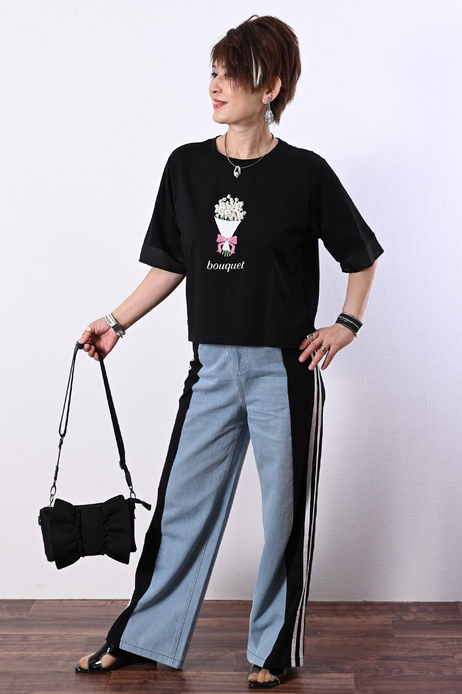 接触冷感で透けの心配なしの裏生地付き！大人のためのパールデザイントップス