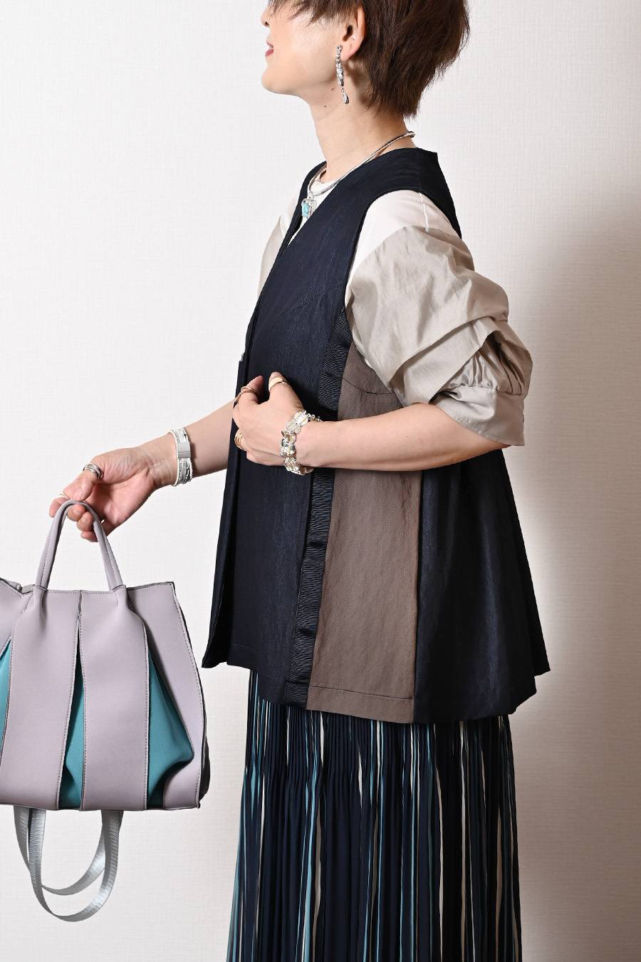 大人のバックコンシャス！異素材コンビ ギャザーバックジレ【SET UP対応】