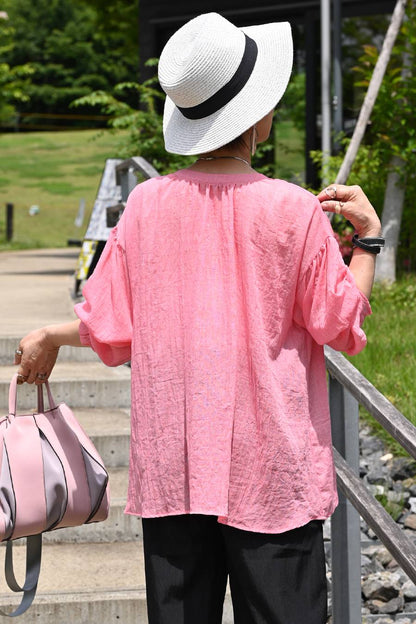 柔らかさと軽さにうっとり！シアーワッシャー スタンドカラーＶネックブラウス