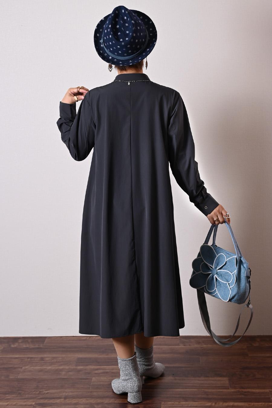 シワになりにくい！アシンメトリープリーツ バンドカラーシャツドレス