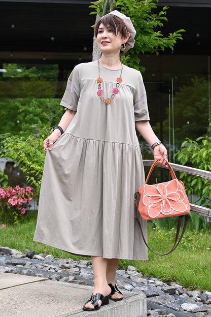 ゆったり軽フェミニン！異素材コンビ・シアースリーブ ティアードワンピース
