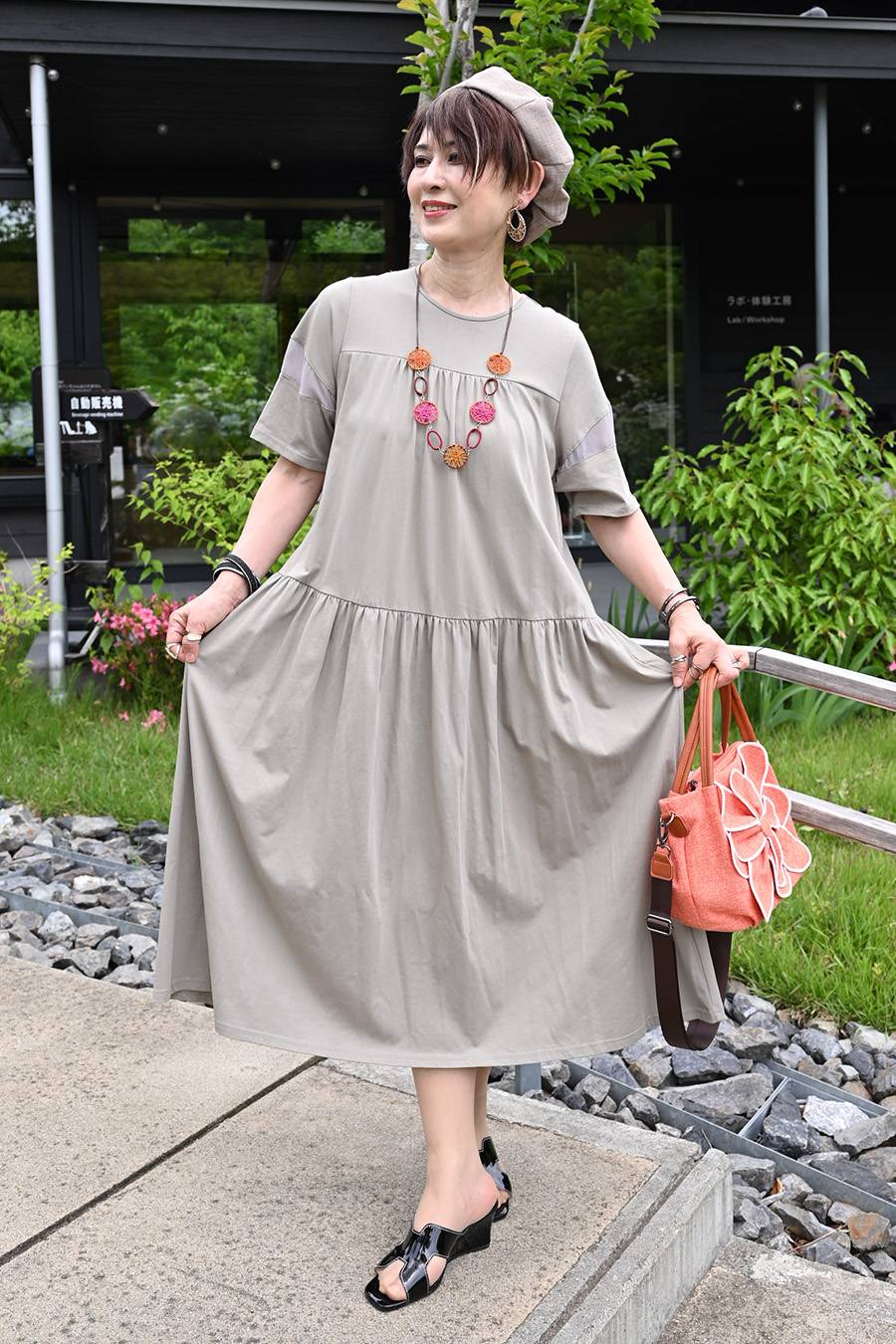 ゆったり軽フェミニン！異素材コンビ・シアースリーブ ティアードワンピース