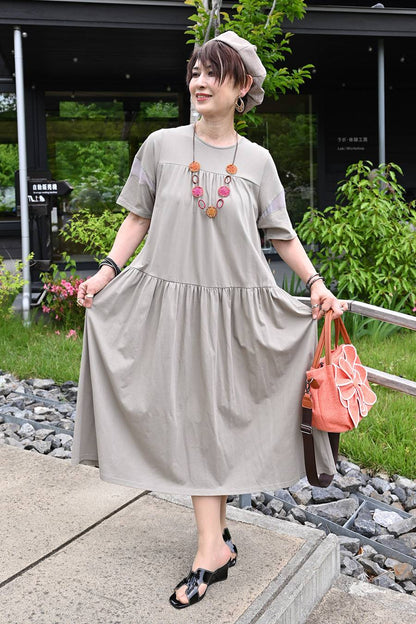 ゆったり軽フェミニン！異素材コンビ・シアースリーブ ティアードワンピース