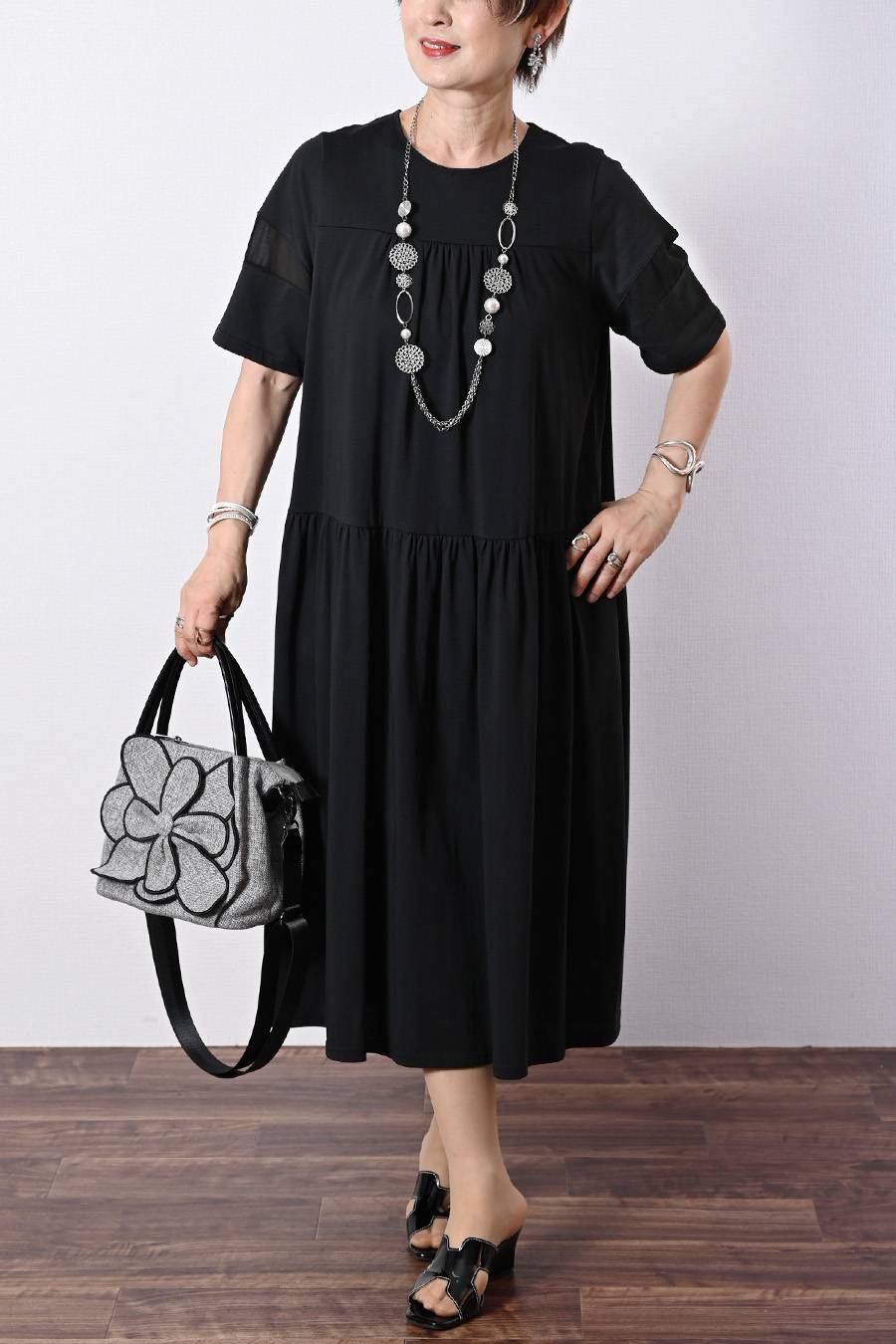 ゆったり軽フェミニン！異素材コンビ・シアースリーブ ティアードワンピース
