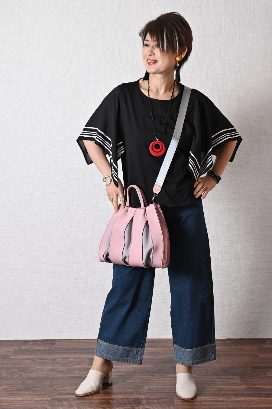 品格を纏う、大人のネオプレン。洗練の2WAYバッグ