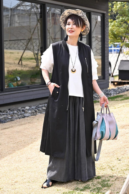 品格を纏う、大人のネオプレン。洗練の2WAYバッグ