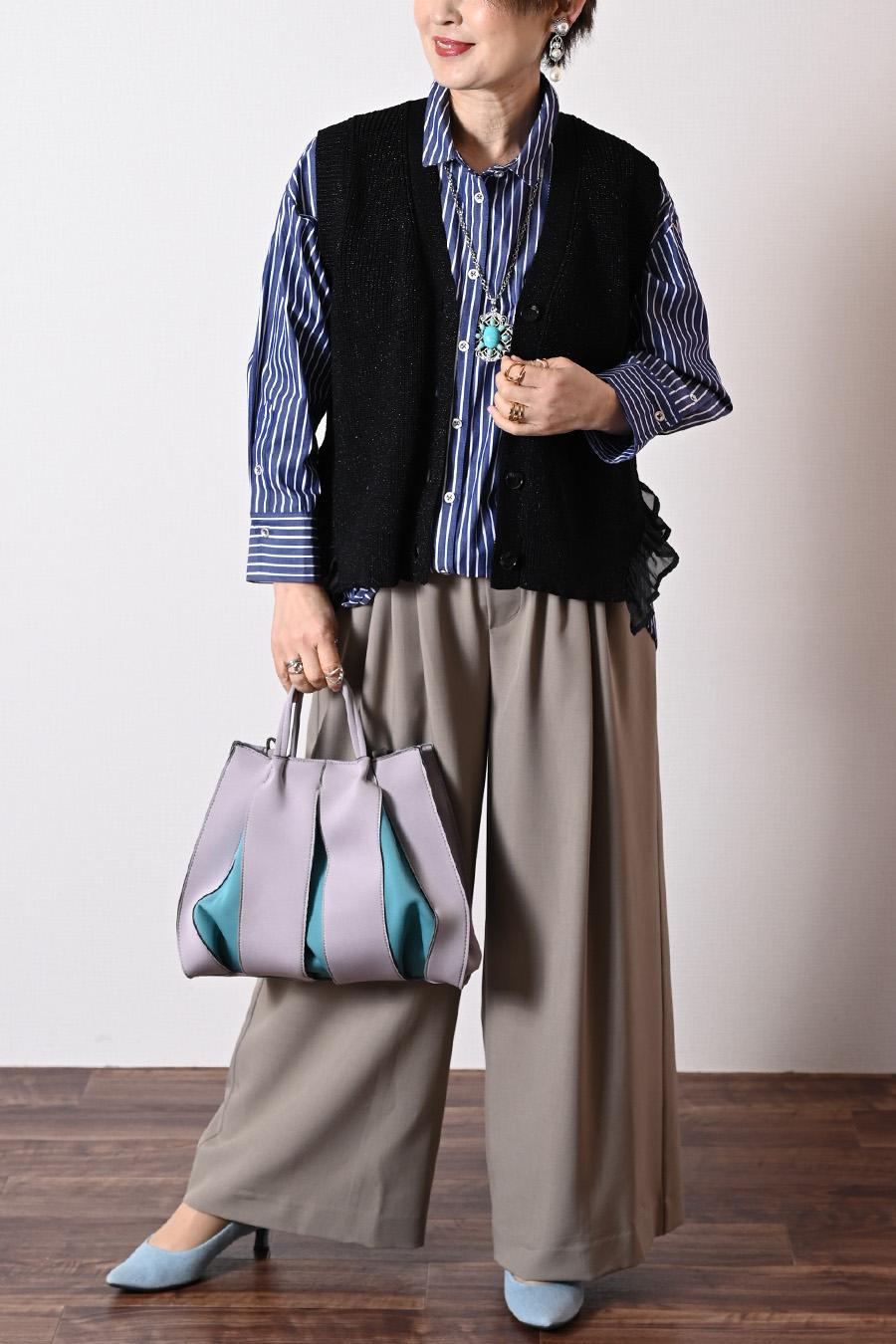 品格を纏う、大人のネオプレン。洗練の2WAYバッグ