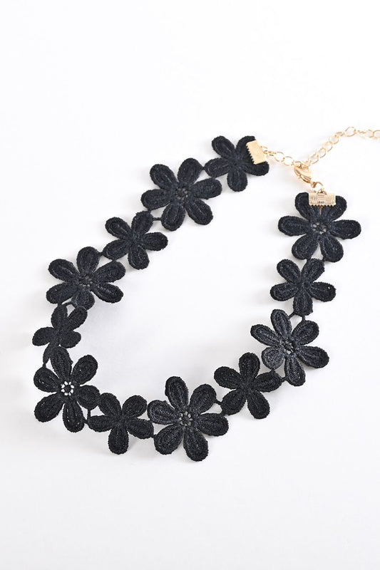 華奢見え デイジーモチーフ ブラックレースネックレス