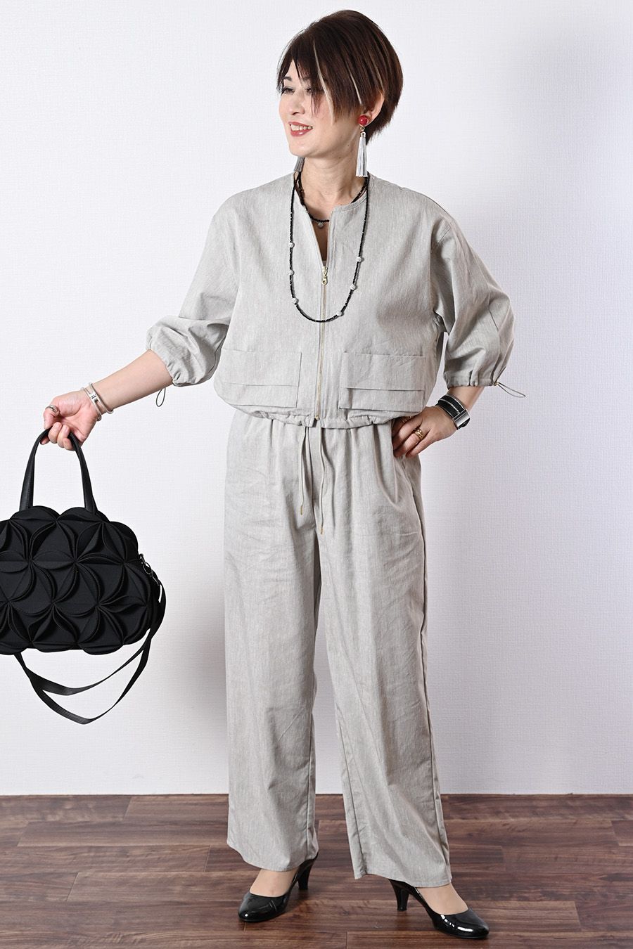 煌めくパヴェボールがアクセント　ブラックスタイル ロングネックレス　マグネット留め