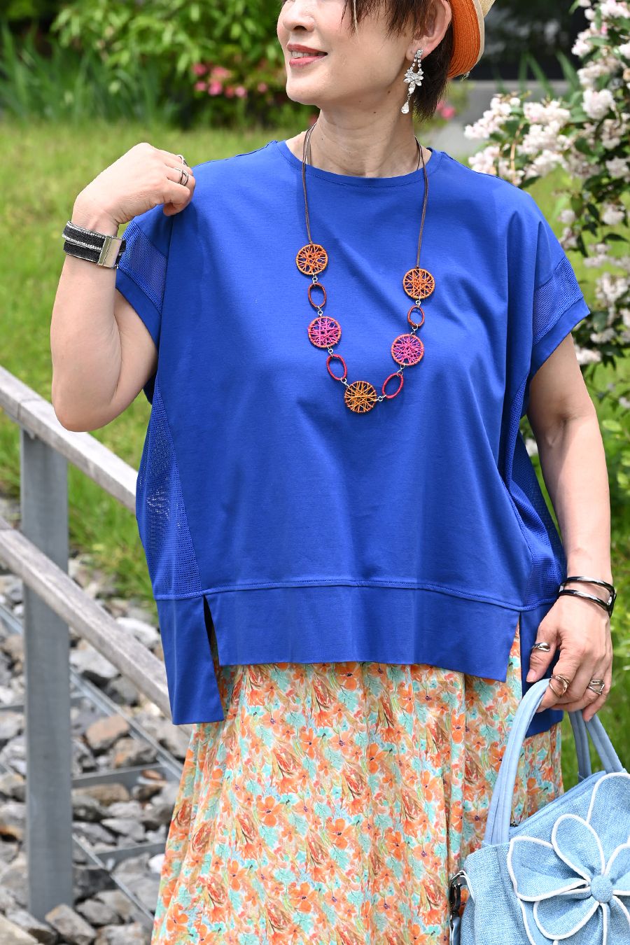 鮮やかカラーの糸巻きサークル・ボヘミアンネックレス