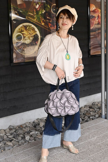 モダンな幾何学模様  ウッドドロップ・ペンダントネックレス