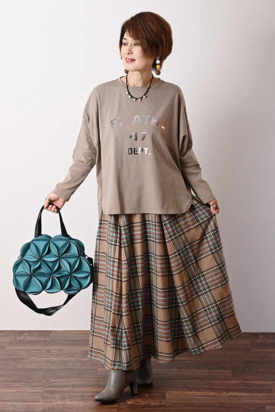 BIGシルエットでシーズンレス！箔プリント レイヤード風プルオーバー