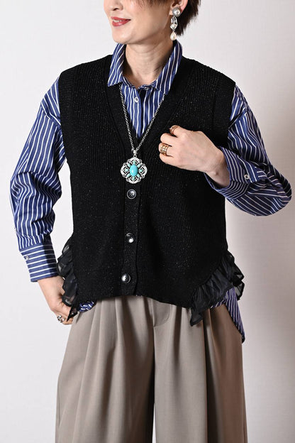 着こなしに華やぎをプラス！ラメ混シアーフリルベスト