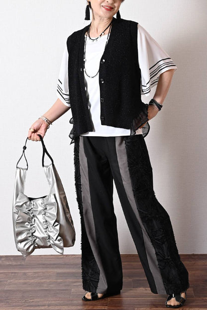 着こなしに華やぎをプラス！ラメ混シアーフリルベスト