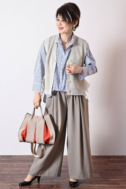 着こなしに華やぎをプラス！ラメ混シアーフリルベスト