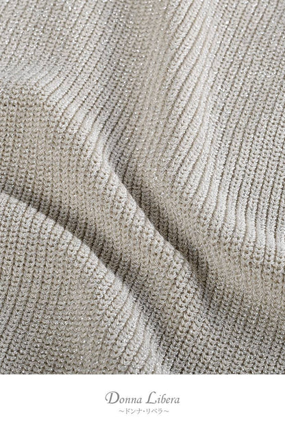 着こなしに華やぎをプラス！ラメ混シアーフリルベスト