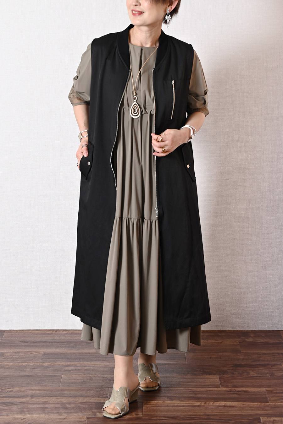 羽織るだけで垢抜け！バックギャザー・ミリタリーロングフライトジャケット