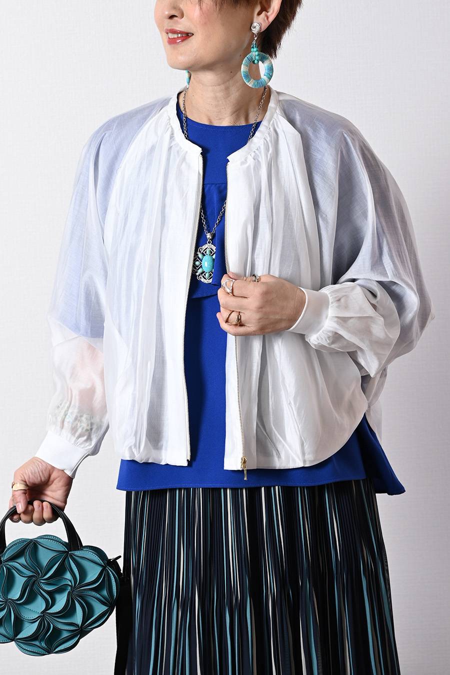 空気のような軽やかさ！シアーギャザー ジップアップブルゾン