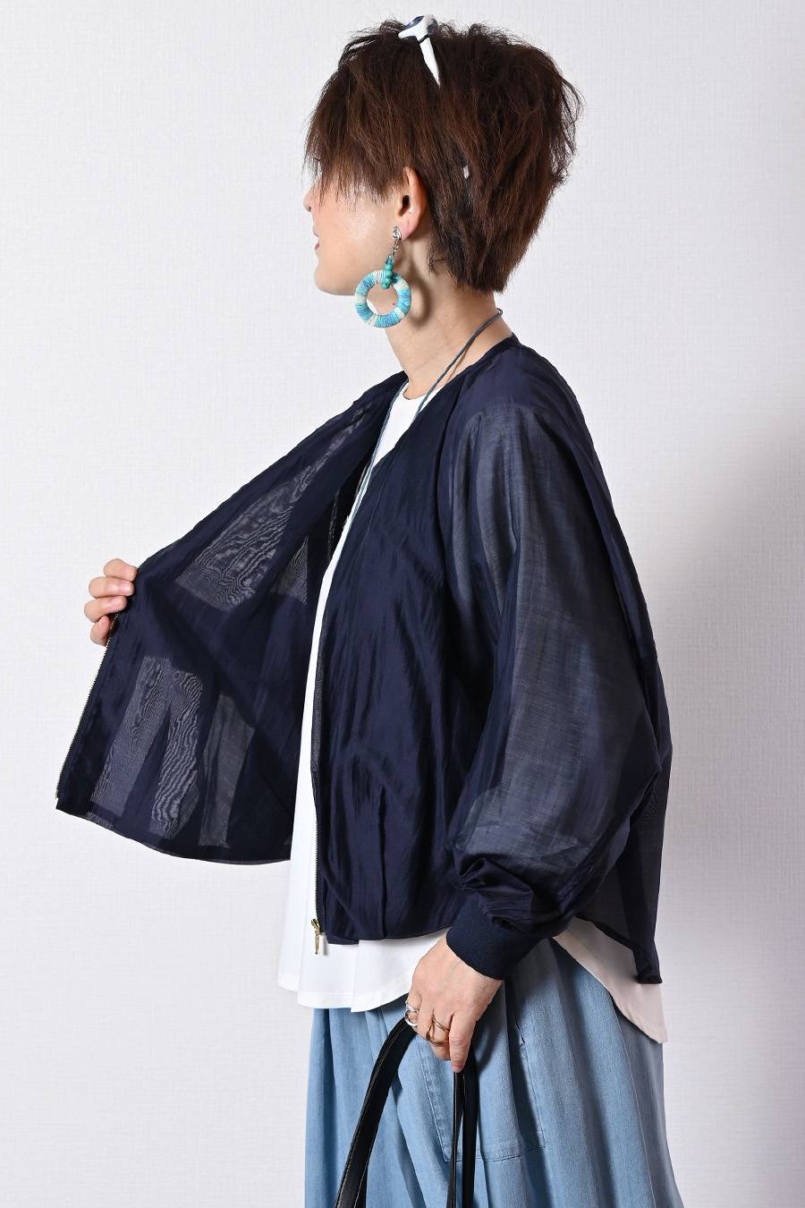 空気のような軽やかさ！シアーギャザー ジップアップブルゾン