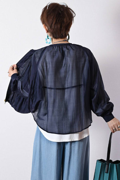 空気のような軽やかさ！シアーギャザー ジップアップブルゾン