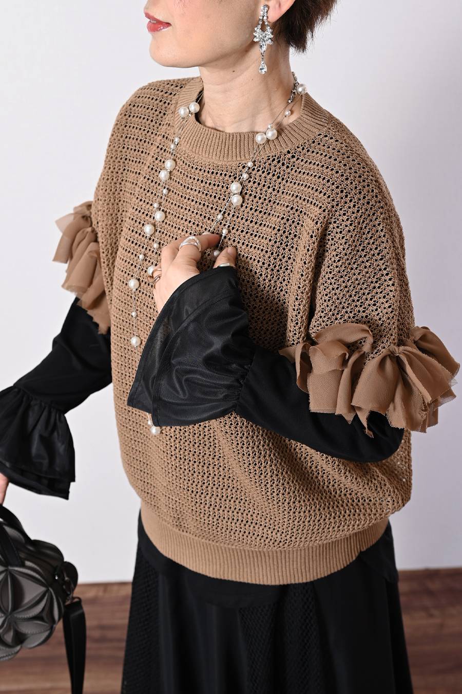 吸い付くような肌触り！袖フリル・ストレッチロングスリーブカットソー