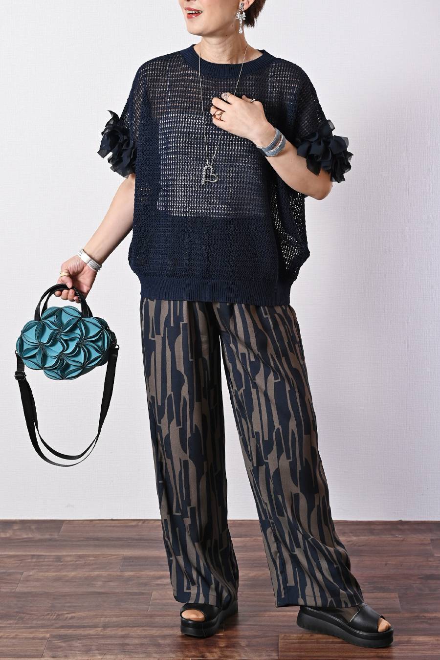 袖フリルストレッチカットソー＋袖シフォンリボンメッシュニットプルオーバー2点セットコーデ