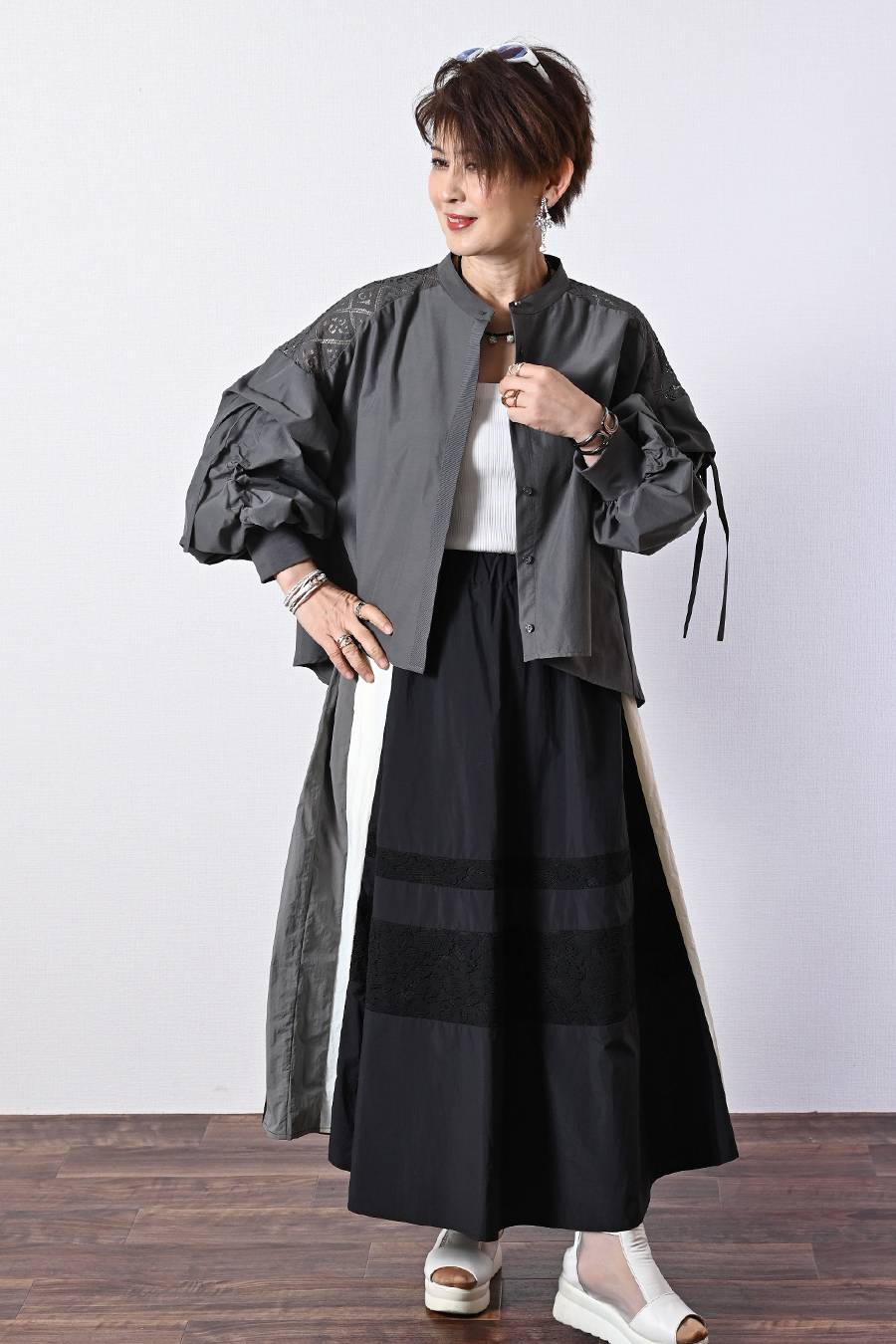 肩先に宿るエレガンス！肩レース切替 ボリュームスリーブブラウス