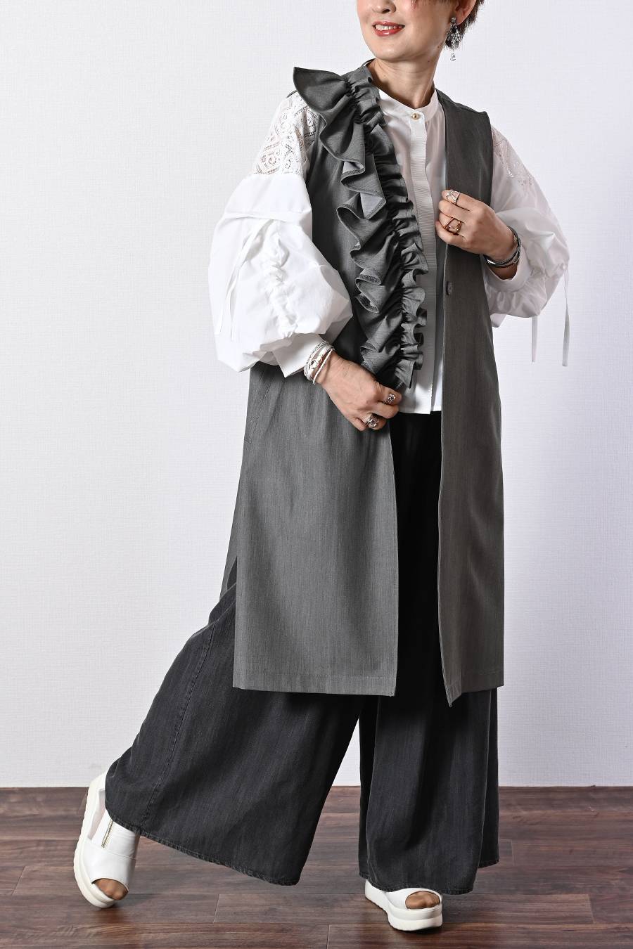 肩先に宿るエレガンス！肩レース切替 ボリュームスリーブブラウス