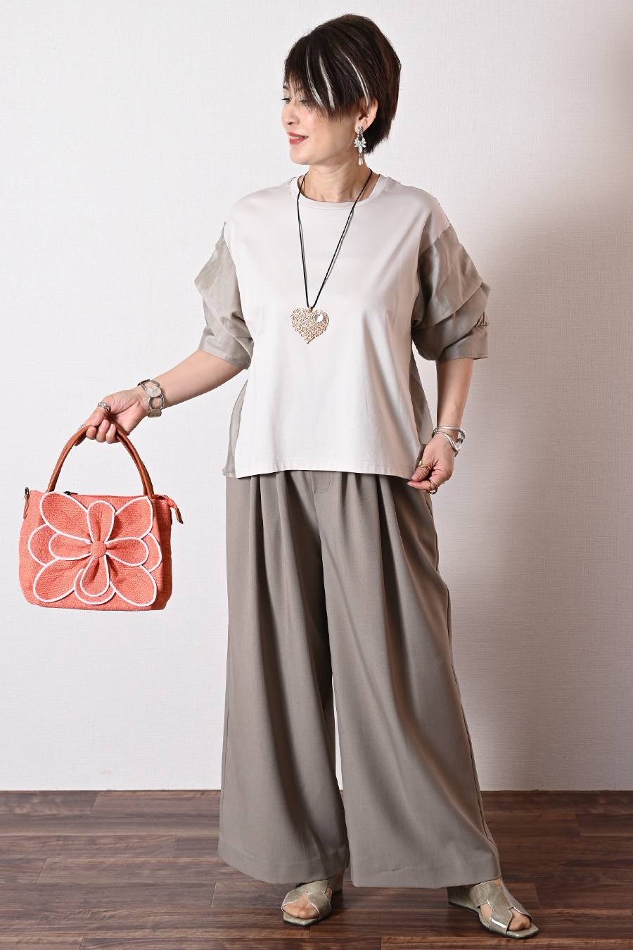 華やかさと立体感！袖ボリューム・異素材切替カットソー