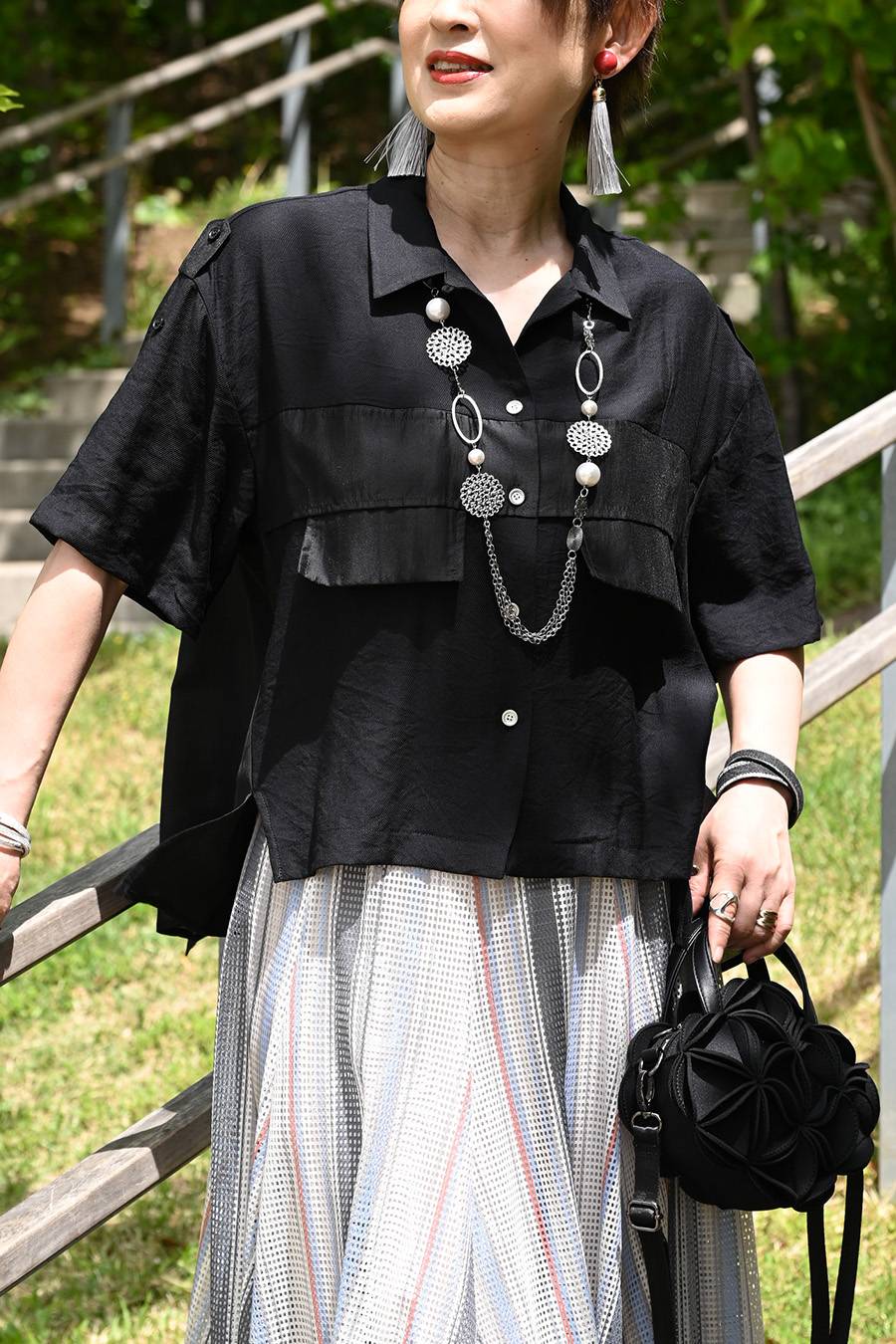 驚きの軽さと薄さ！異素材コンビ タックデザインブラウス【セットアップ対応】