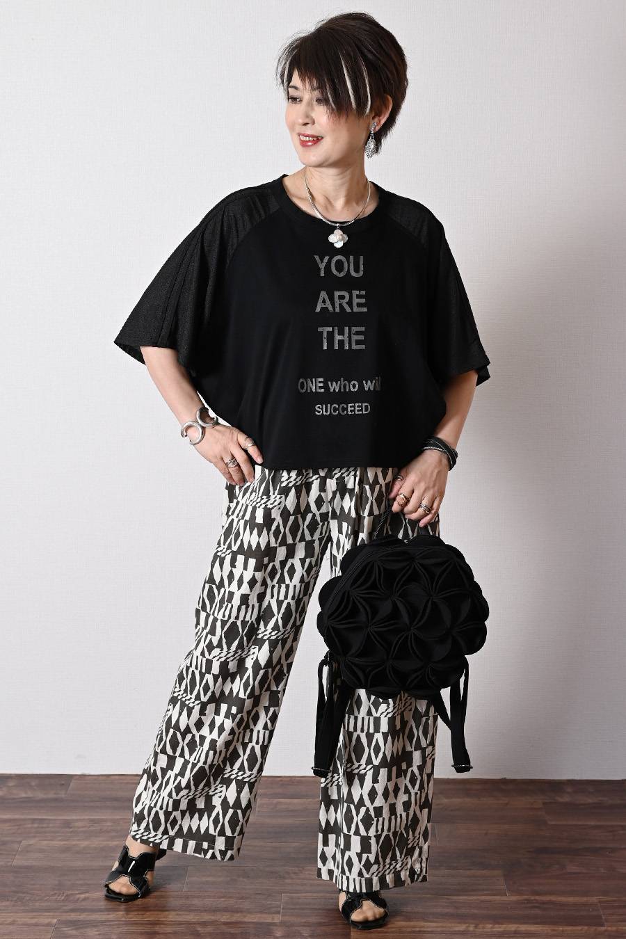 汗染み対策にも！シアー切替 ロゴプリント・ドルマンプルオーバー