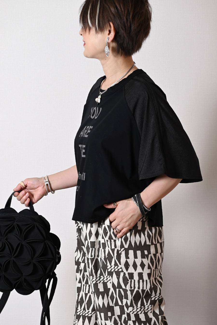 汗染み対策にも！シアー切替 ロゴプリント・ドルマンプルオーバー