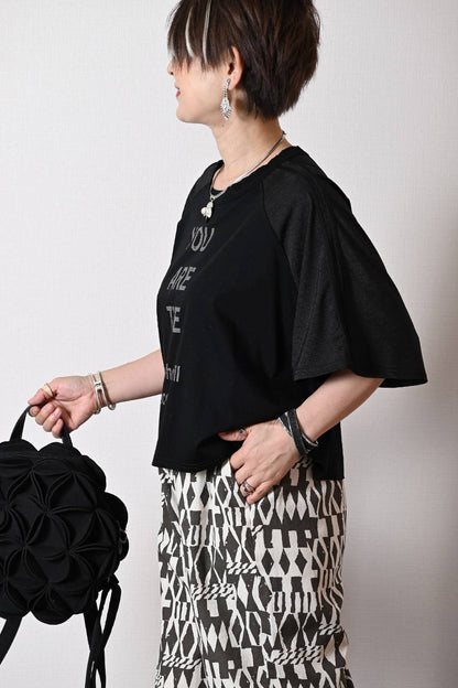 汗染み対策にも！シアー切替 ロゴプリント・ドルマンプルオーバー