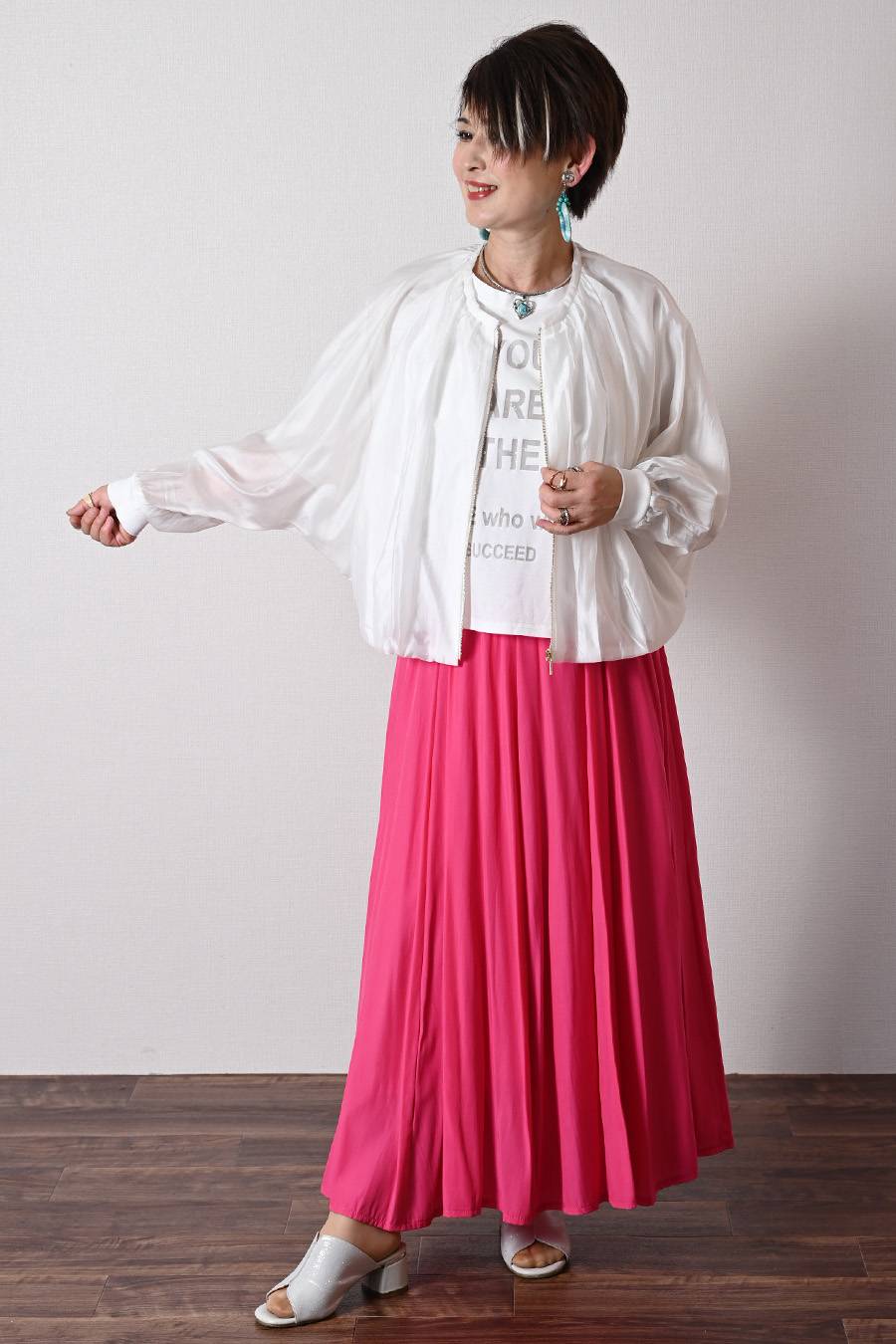 汗染み対策にも！シアー切替 ロゴプリント・ドルマンプルオーバー