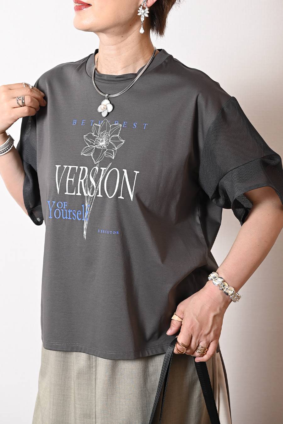 洗練された艶と清涼感！シルケットコットン メッシュスリーブ グラフィックTシャツ