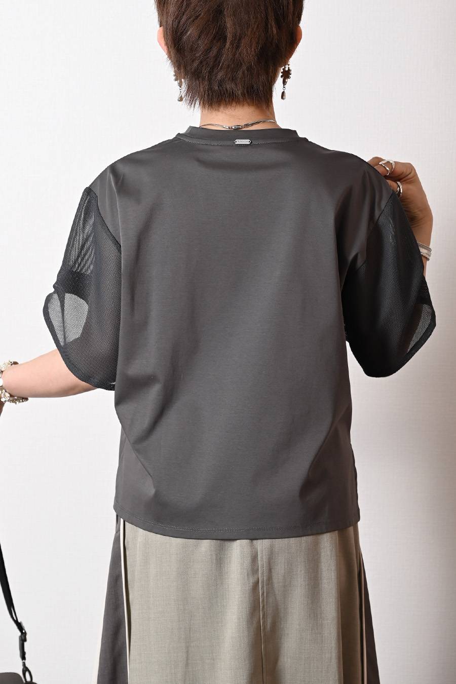 洗練された艶と清涼感！シルケットコットン メッシュスリーブ グラフィックTシャツ