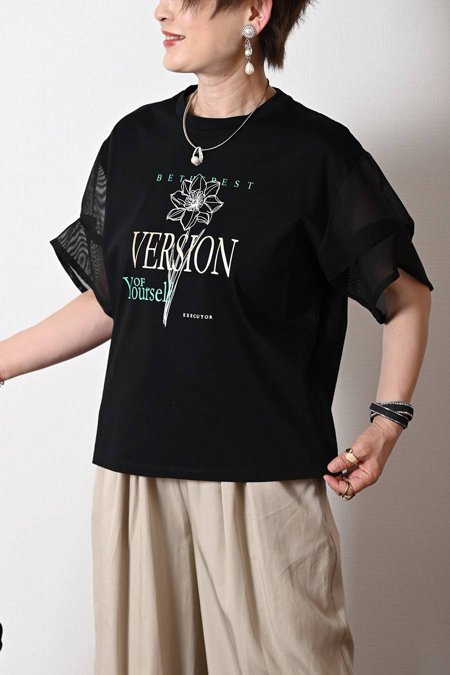 洗練された艶と清涼感！シルケットコットン メッシュスリーブ グラフィックTシャツ