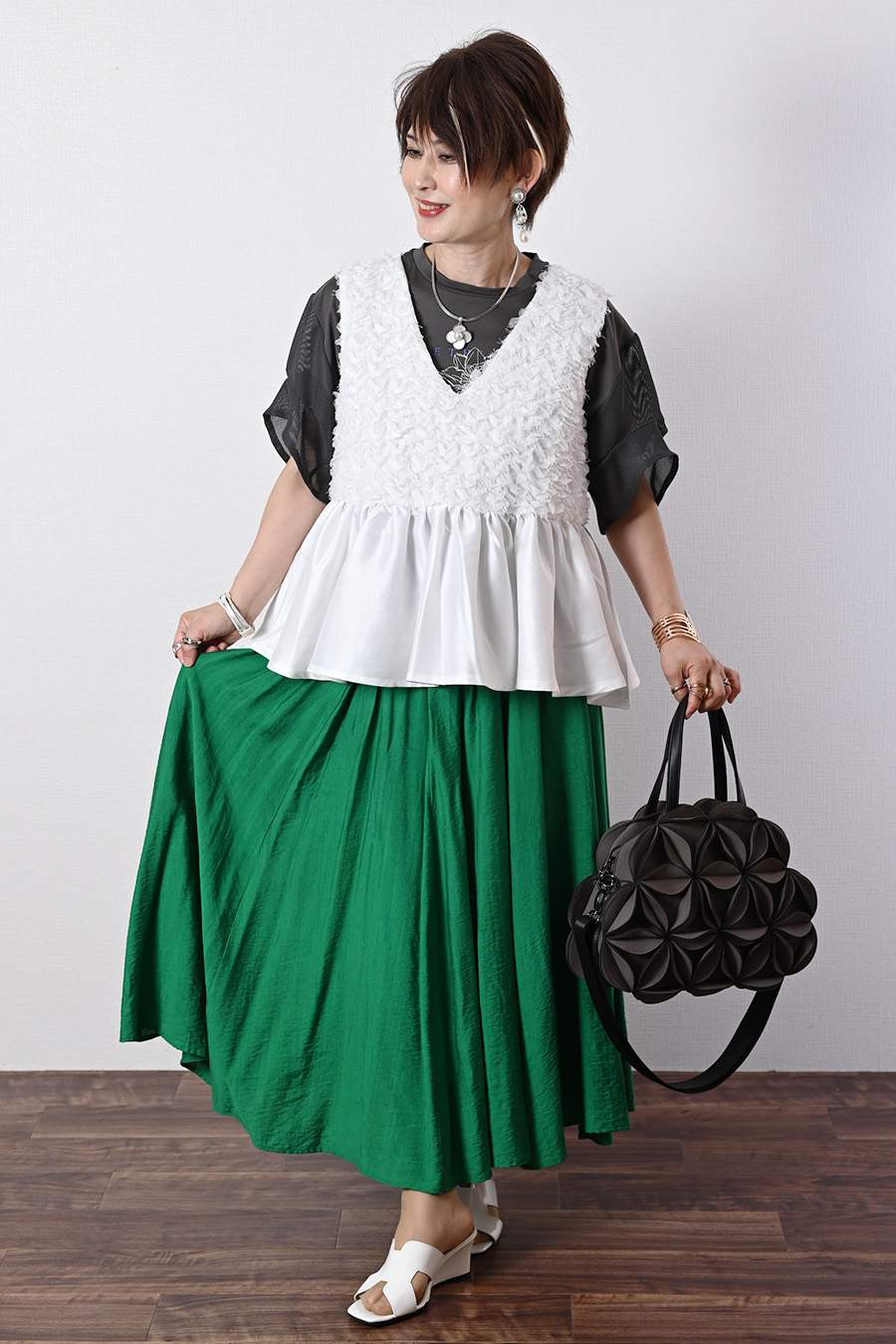 立体フリルペプラムベスト+メッシュスリーブ グラフィックTシャツ２点セットコーデ