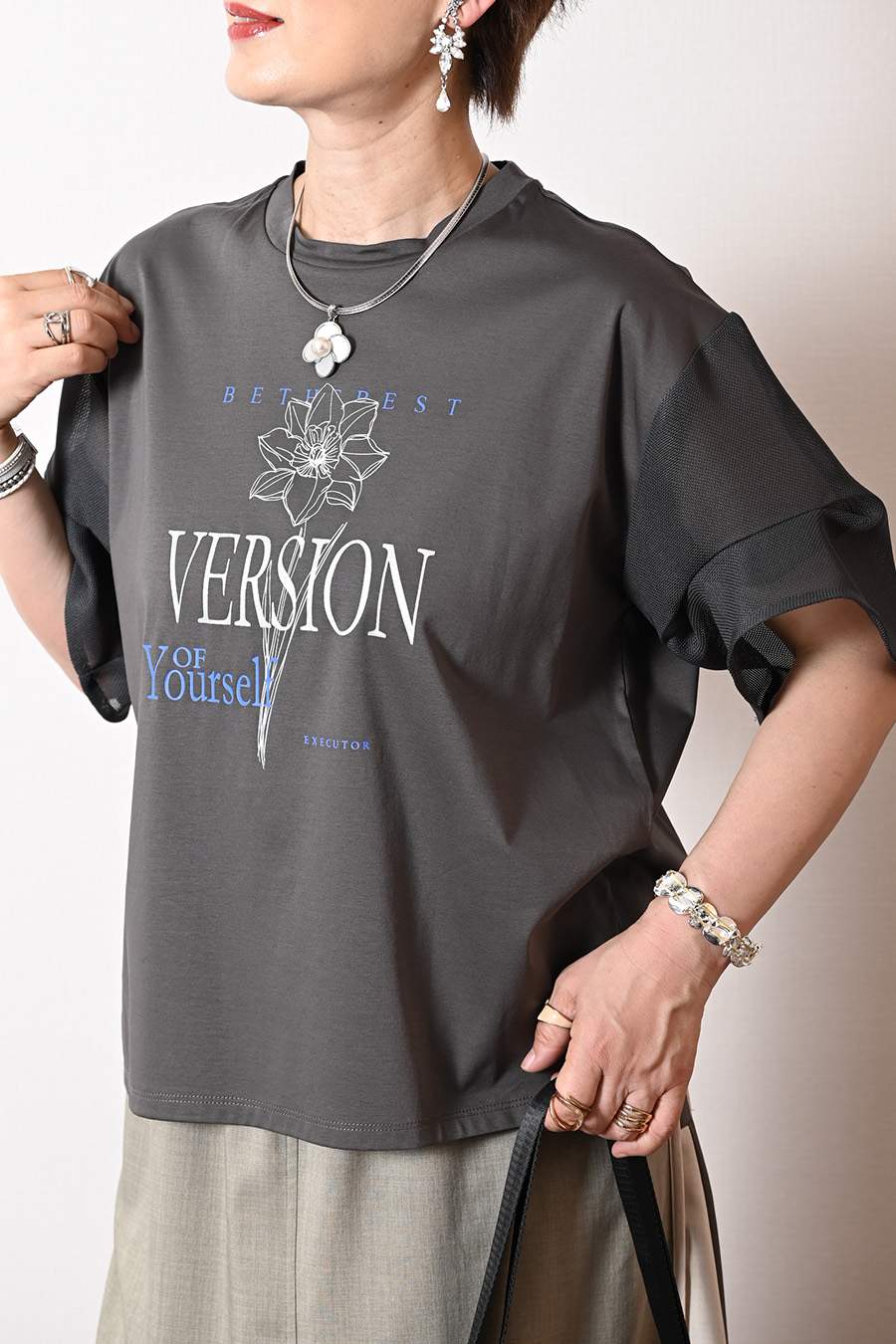 立体フリルペプラムベスト+メッシュスリーブ グラフィックTシャツ２点セットコーデ
