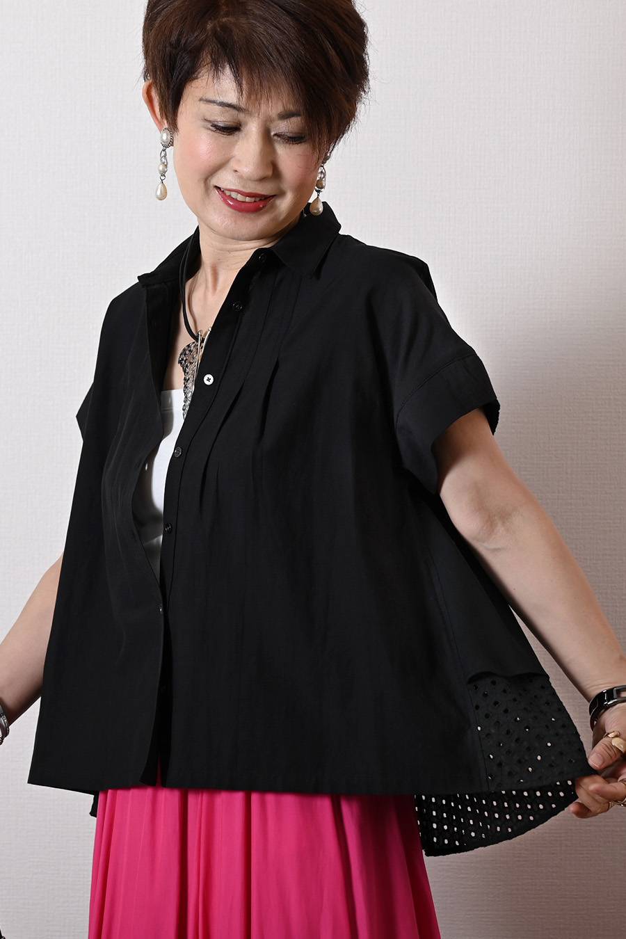 バックシャンな美学！バックレイヤードレースシアーブラウス