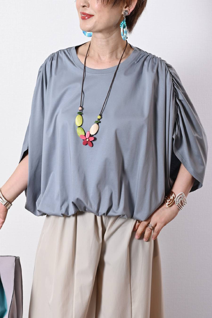 ふんわりゆったりシルエット！ギャザーデザイントップス