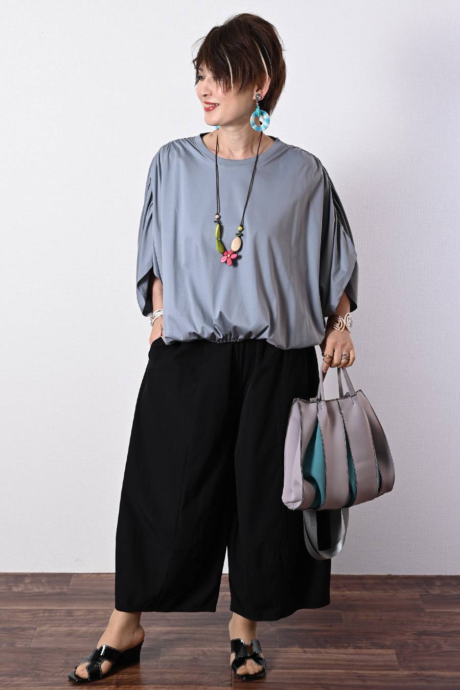 ふんわりゆったりシルエット！ギャザーデザイントップス