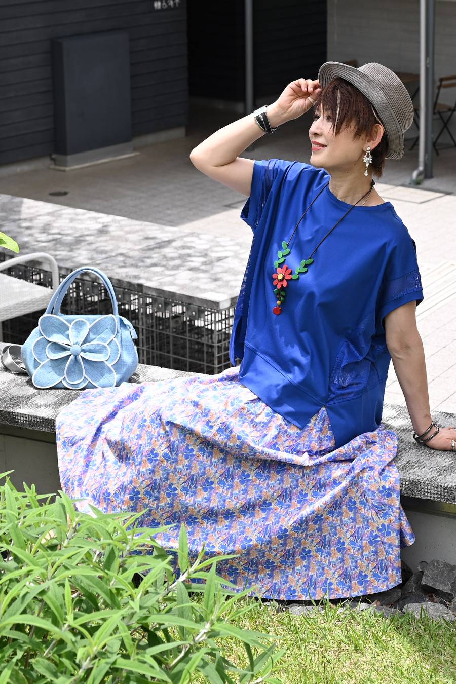 メッシュで魅せる！異素材切り替え大人の涼感デザイントップス