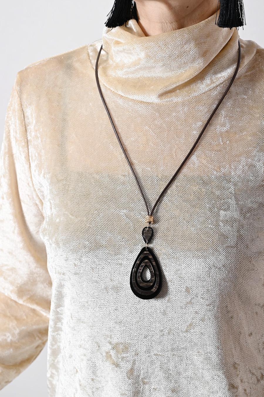 ティアドロップ型 樹脂コンビネックレス