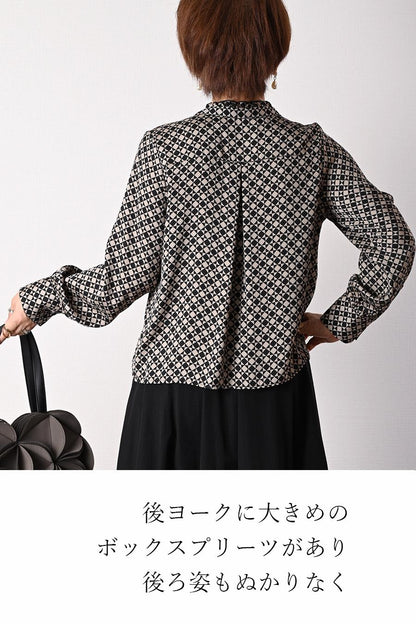 バックサテン風プリント ボウタイ付きブラウス