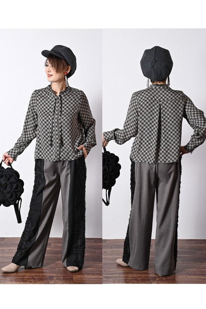 バックサテン風プリント ボウタイ付きブラウス