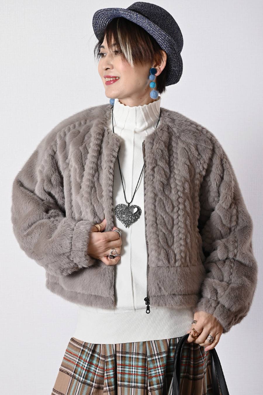 【Special Offer 40%OFF】柔らかな風合いにうっとり！ケーブル柄ラウンドネックファージャケット