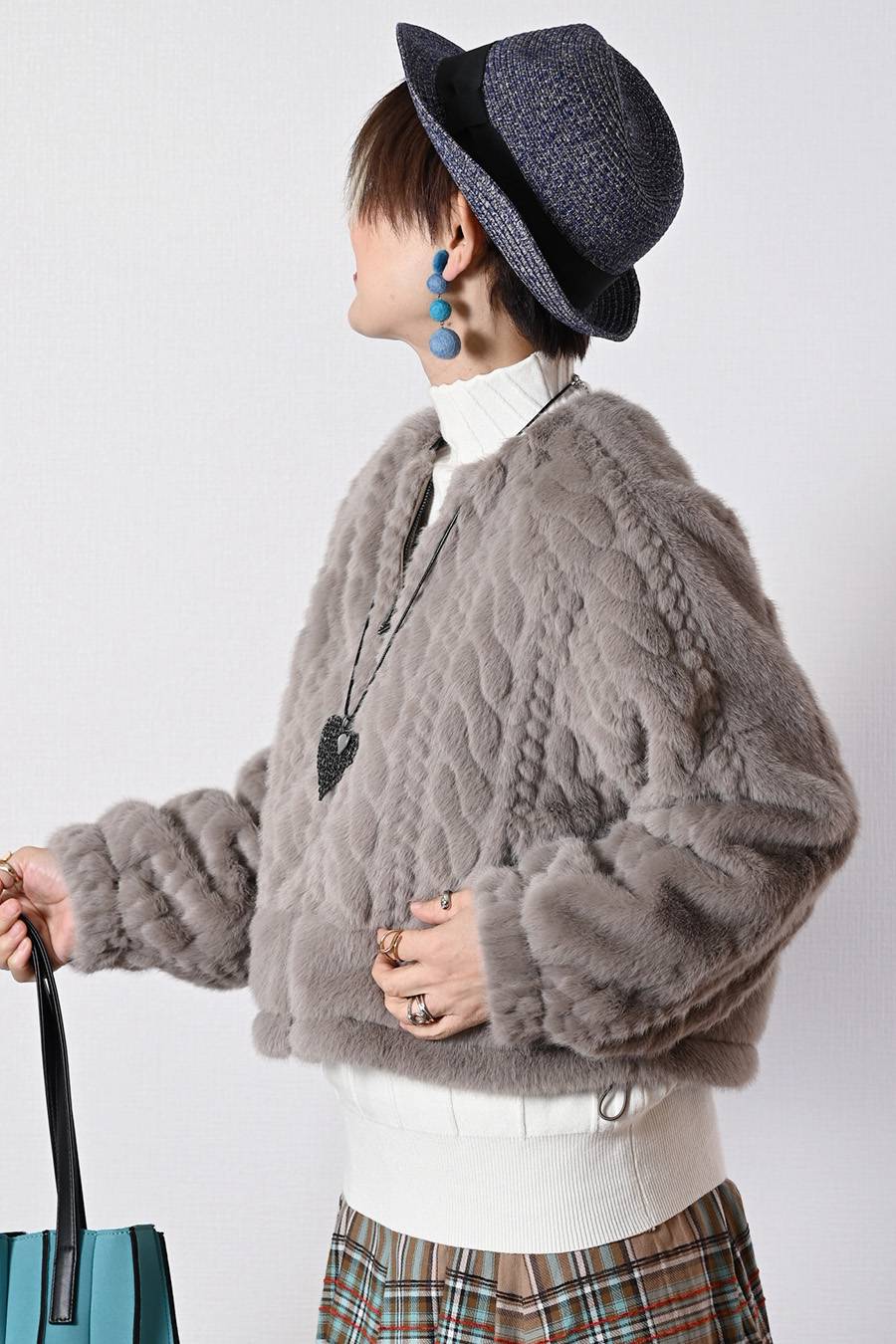 【Special Offer 40%OFF】柔らかな風合いにうっとり！ケーブル柄ラウンドネックファージャケット