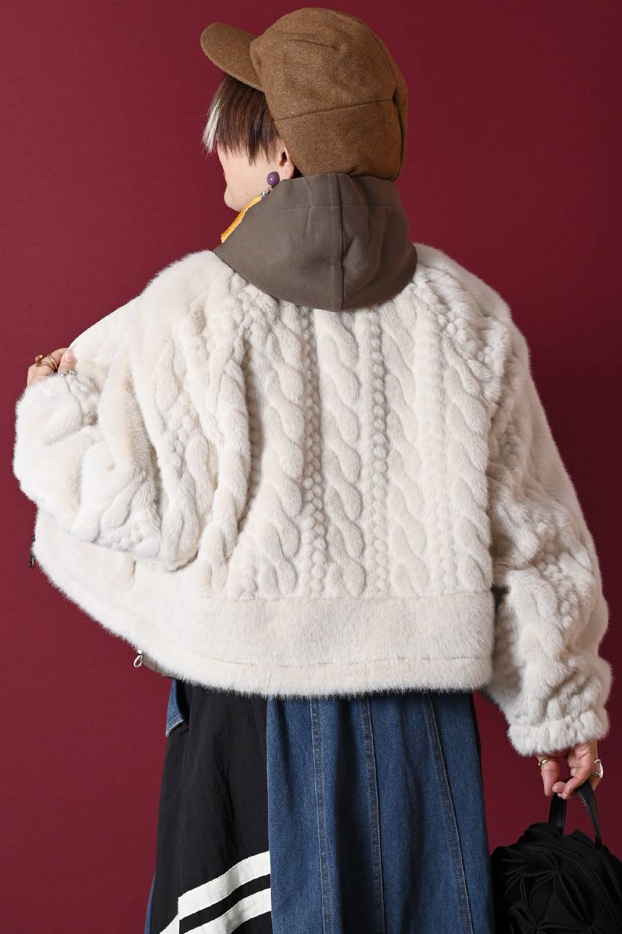 【Special Offer 40%OFF】柔らかな風合いにうっとり！ケーブル柄ラウンドネックファージャケット
