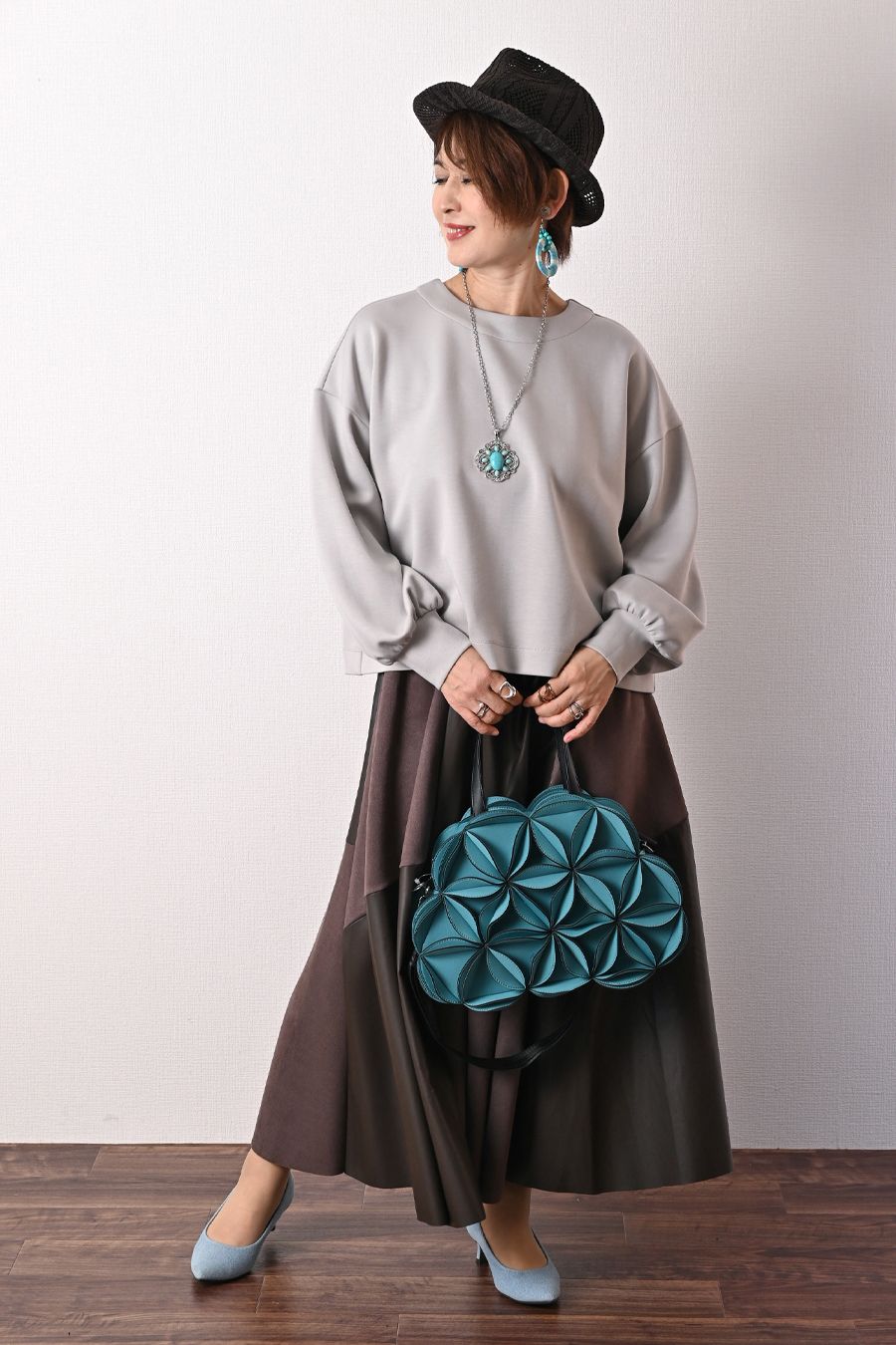 ウッド＆ボーダー大ぶりイヤリング